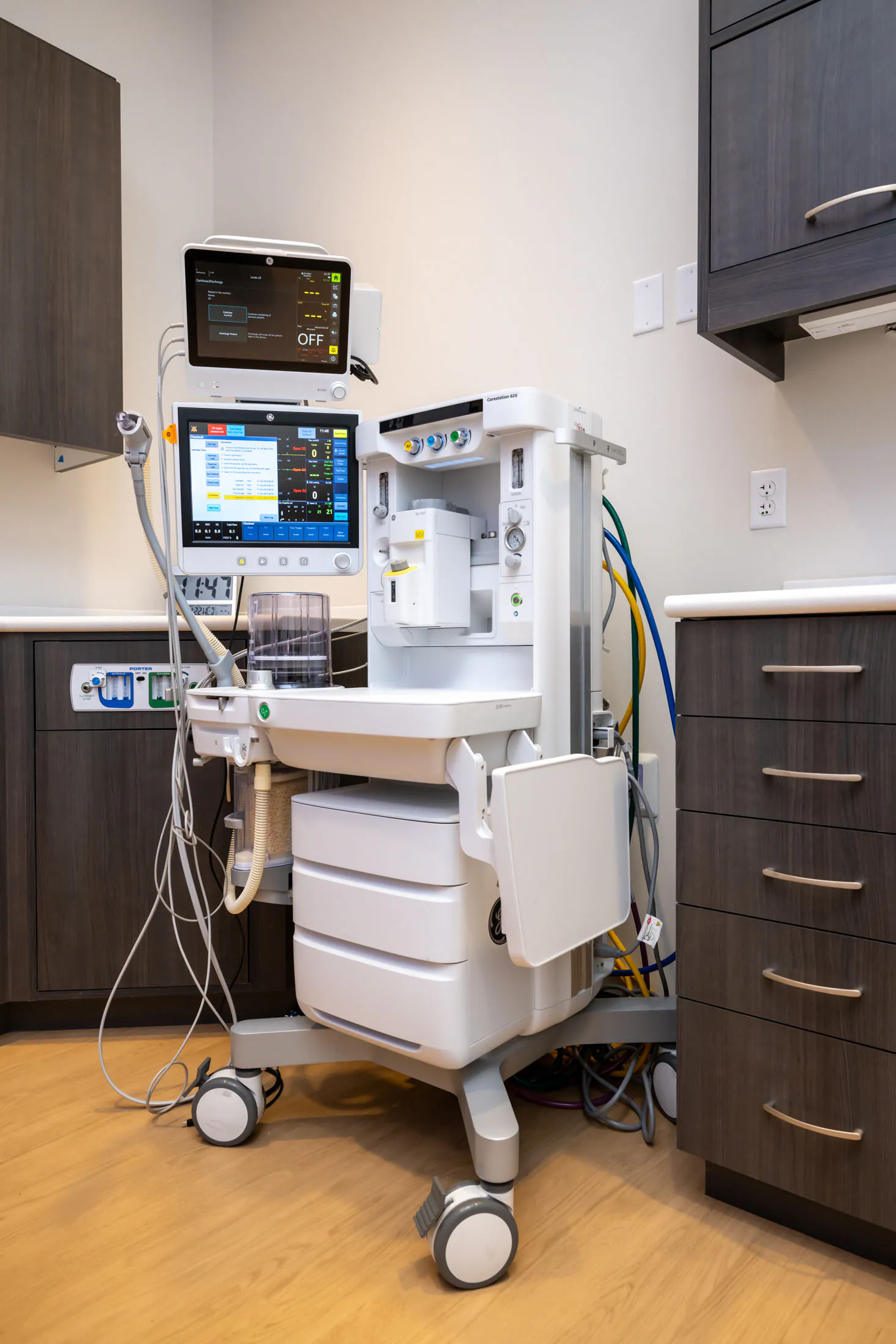 Anesthesia monitoring equipment in the Wise Decision surgical suite