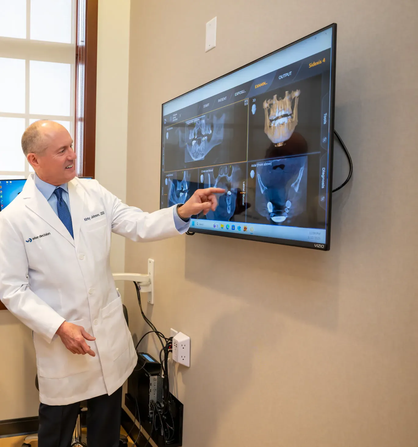 Dr. Kirby Johnson DDS reviewing a 3D scan in the Minnetonka surgical suite