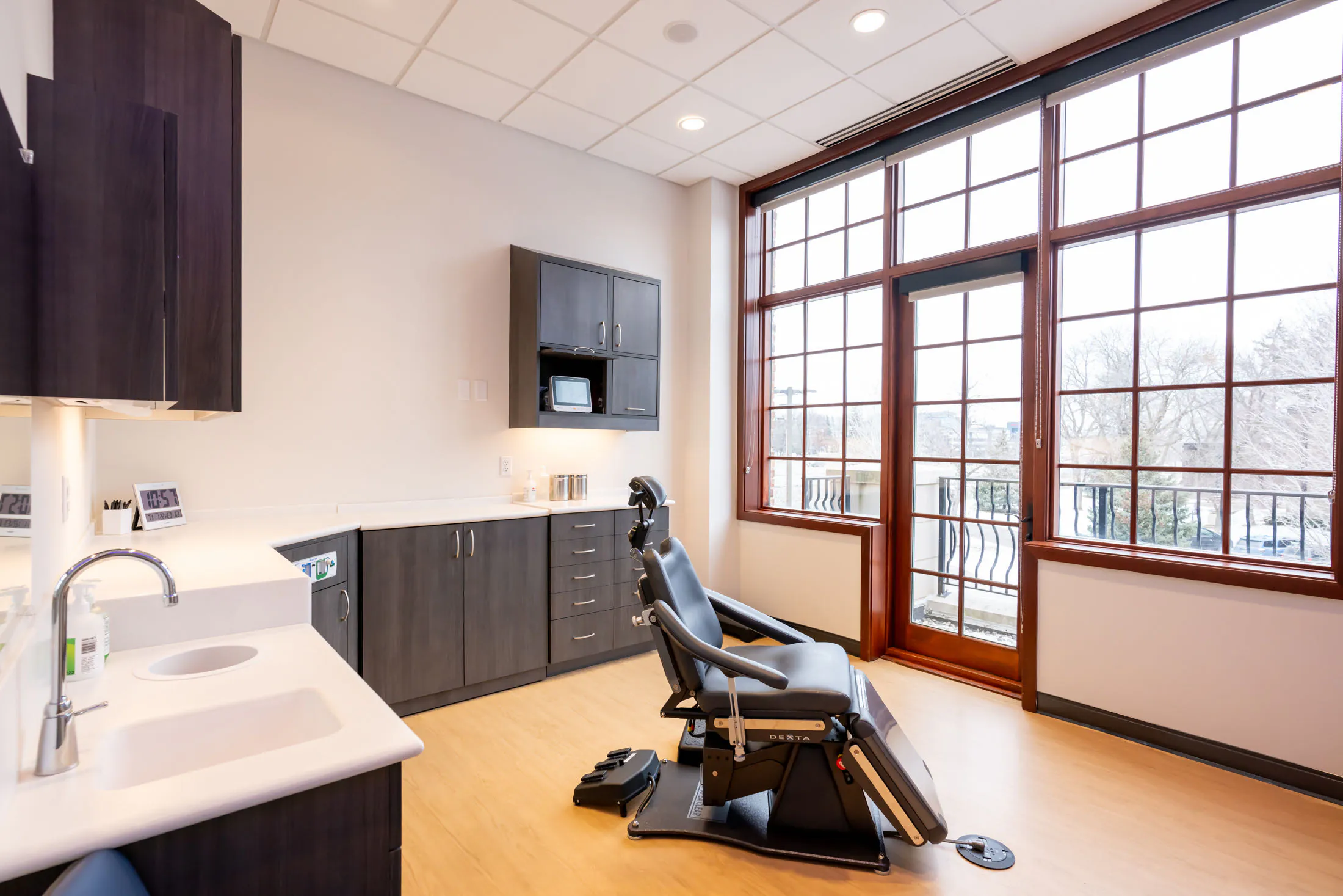 Oral surgery treatment room at Wise Decision in Minnetonka